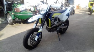 701 SUPERMOTO 2016 NEUVE